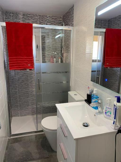 Habitaciones Bonitas Y Comodas L'Hospitalet de Llobregat Eksteriør bilde