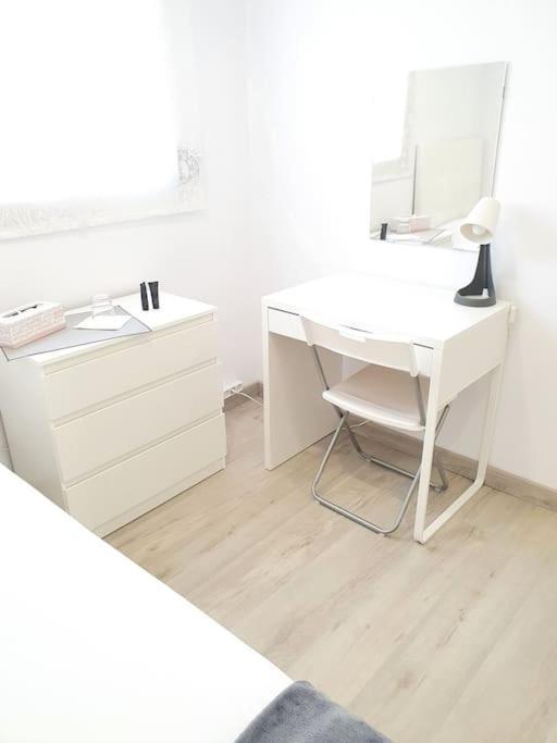 Habitaciones Bonitas Y Comodas L'Hospitalet de Llobregat Eksteriør bilde