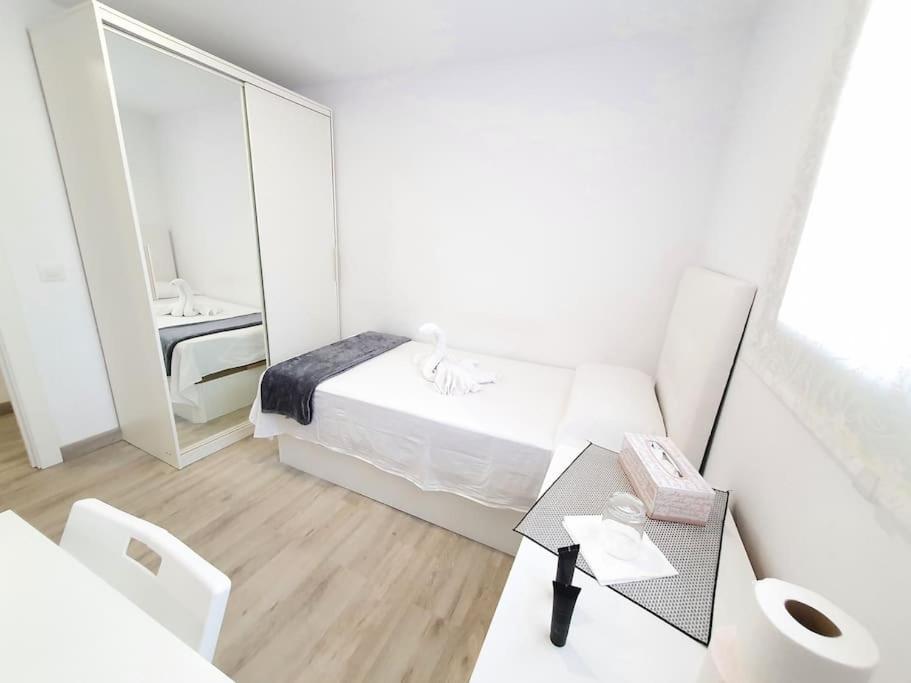 Habitaciones Bonitas Y Comodas L'Hospitalet de Llobregat Eksteriør bilde
