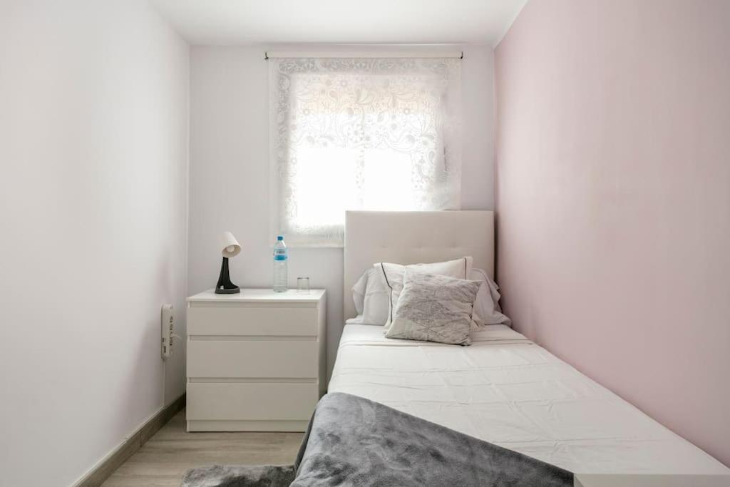 Habitaciones Bonitas Y Comodas L'Hospitalet de Llobregat Eksteriør bilde