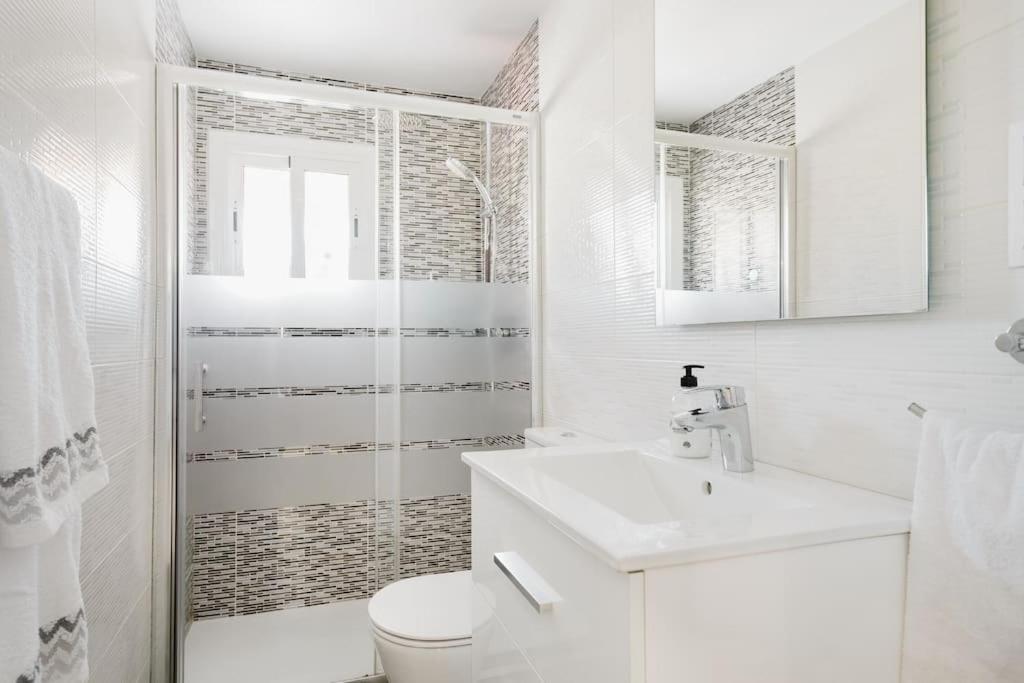 Habitaciones Bonitas Y Comodas L'Hospitalet de Llobregat Eksteriør bilde